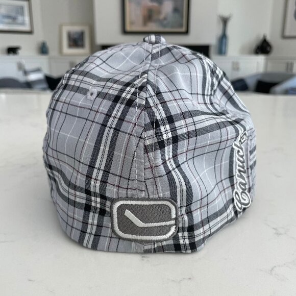 NHL Old Time Hockey Flex Fit Cotton Plaid Ball Cap w Canucks Logo Grey Blk Sz OS - Picture 2 of 10